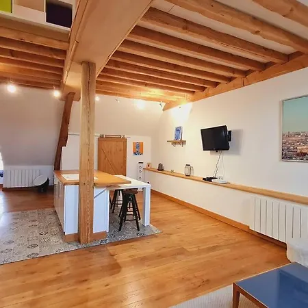 Apartment Cosy + Cool Burgundy *