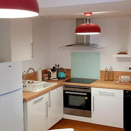 Cosy + Cool Burgundy Beaune (Cote d'Or)