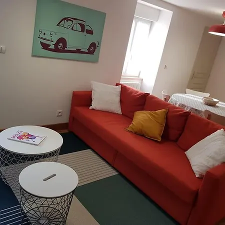 Cosy + Cool Burgundy Apartment *