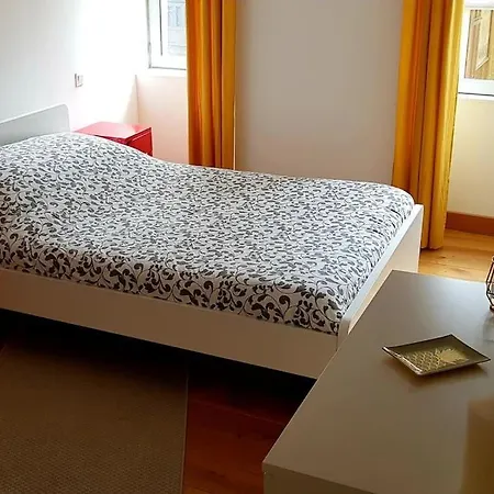 Appartement Cosy + Cool Burgundy *