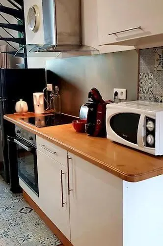 Διαμέρισμα Cosy + Cool Burgundy