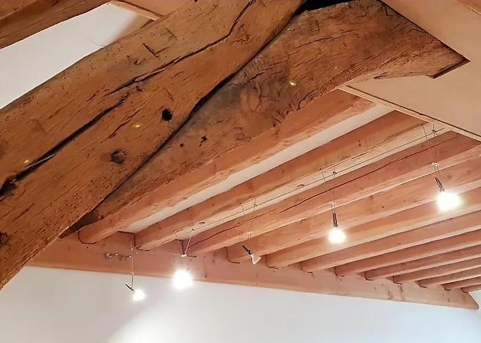 Διαμέρισμα Cosy + Cool Burgundy