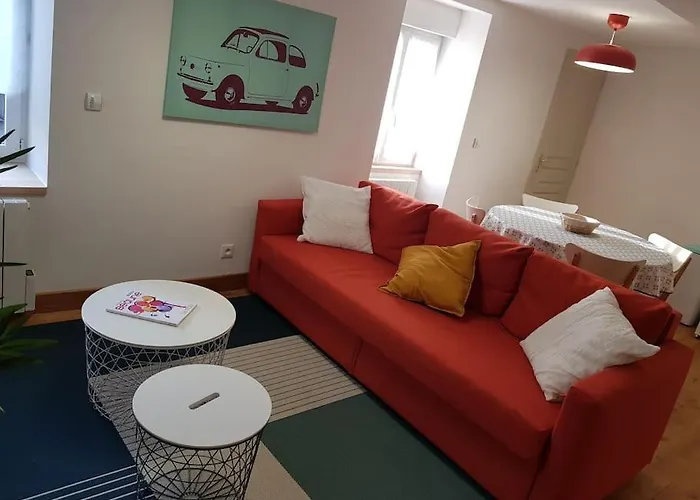 Cosy + Cool Burgundy Διαμέρισμα *