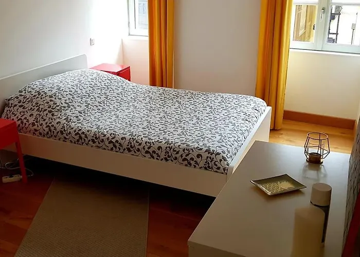 Διαμέρισμα Cosy + Cool Burgundy *