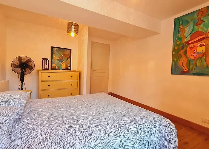 Cosy + Cool Burgundy Διαμέρισμα *